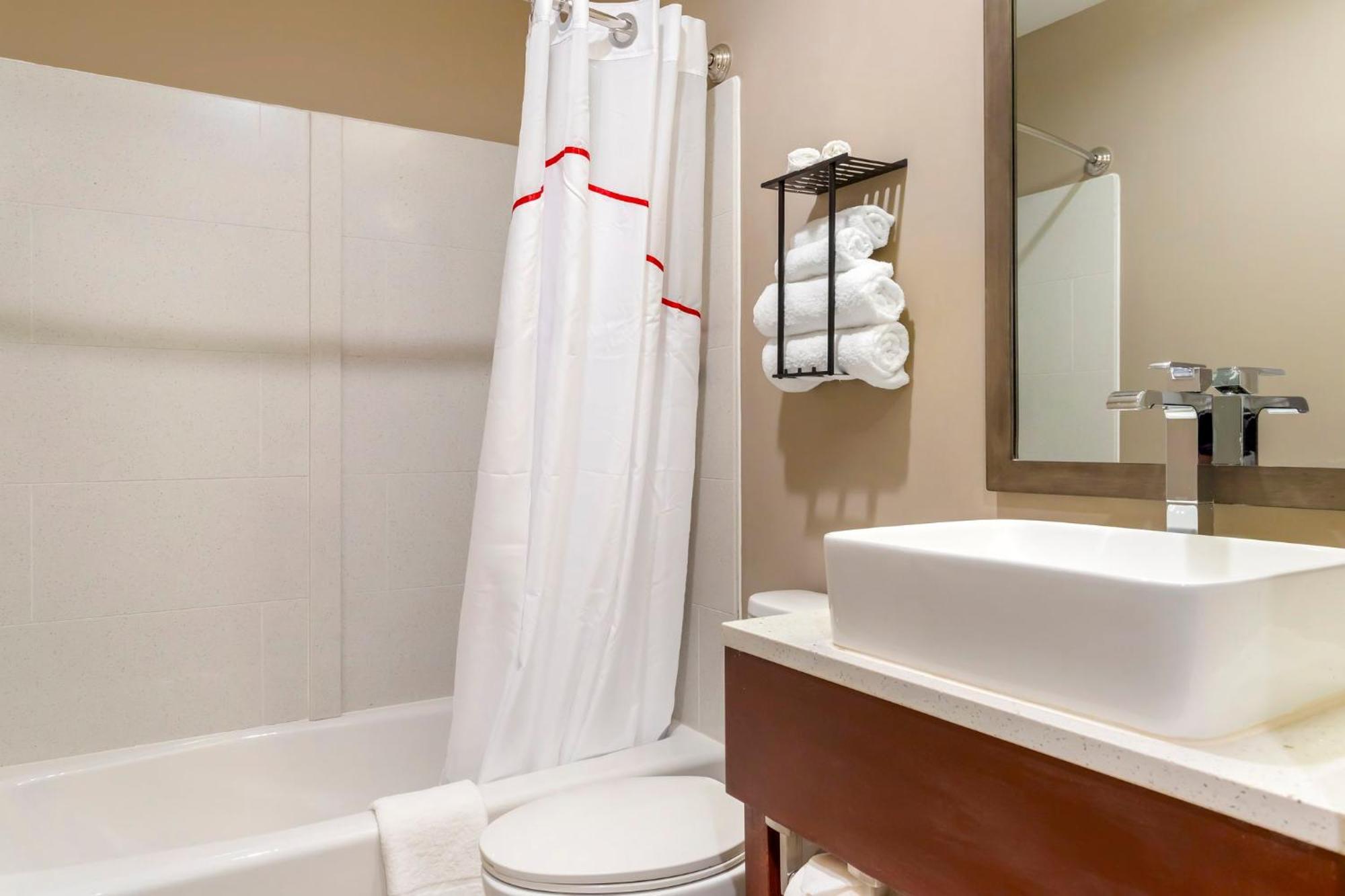 Red Roof Inn Plus Jamaica, Ny - Jfk Airport New York Bagian luar foto